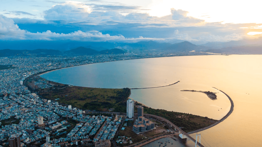 In October, some areas in Central Vietnam still experience rain, but it tends to clear up quickly, and there is still sunshine during the day (Source: Pexels)